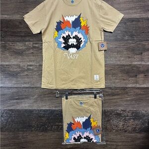 VAST LIFE Tan and Blue Mens Short Sleeve Tee with Vibrant Graphic Design